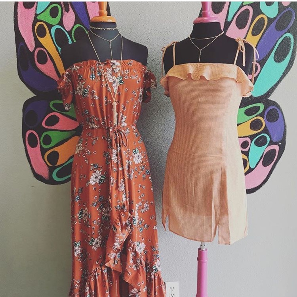 SOLD 🤩 orange high-low floral dress